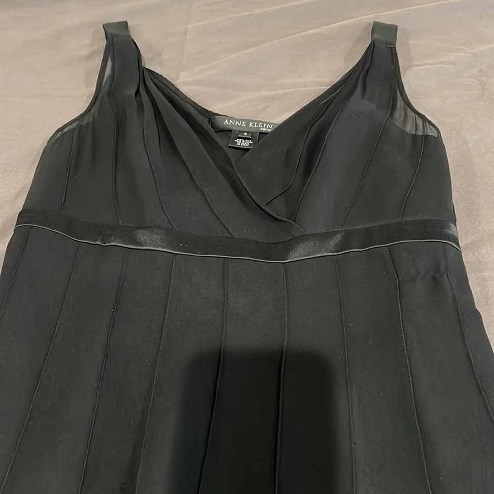 Anne Klein v neck 100% silk dress - Picture 2 of 5